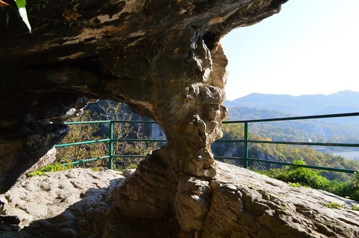 6 чудес Сочи за 1 день: водопады, пещеры, древние храмы — фото 12