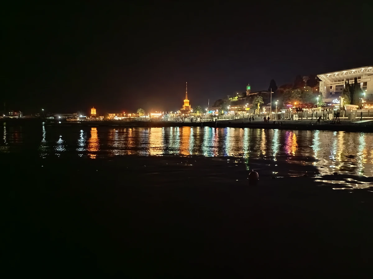 Ночная прогулка на яхте — вдоль берега Сочи — фото 7
