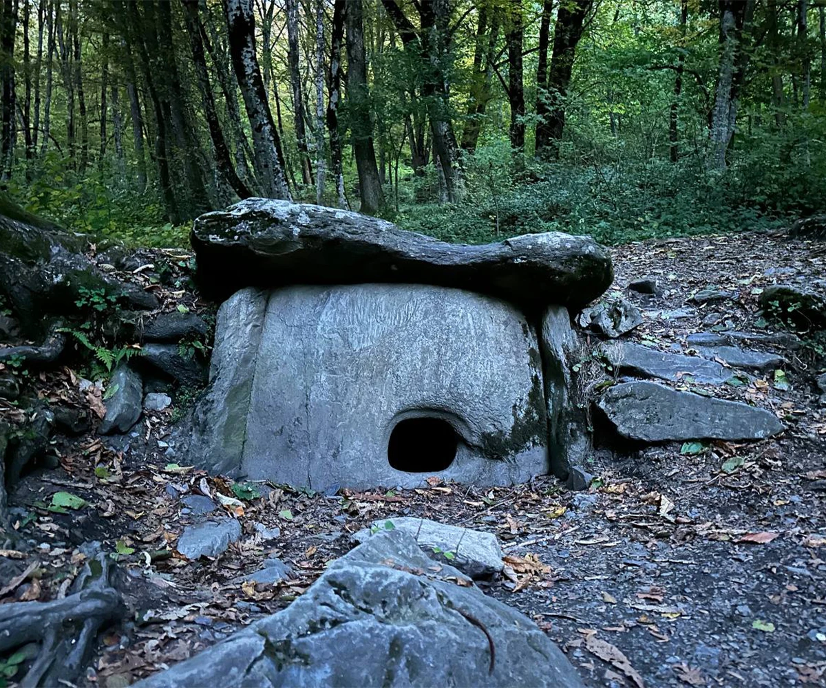 Живописные ущелья, дольмены и горные курорты за 1 день (из Сочи) — фото 3